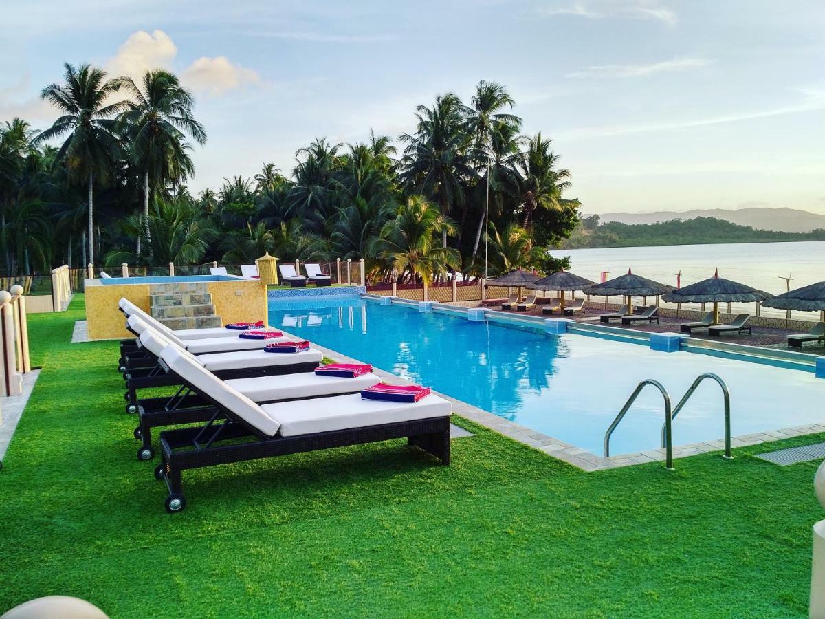 Foxy'S Beach Resort San Vicente  Buitenkant foto